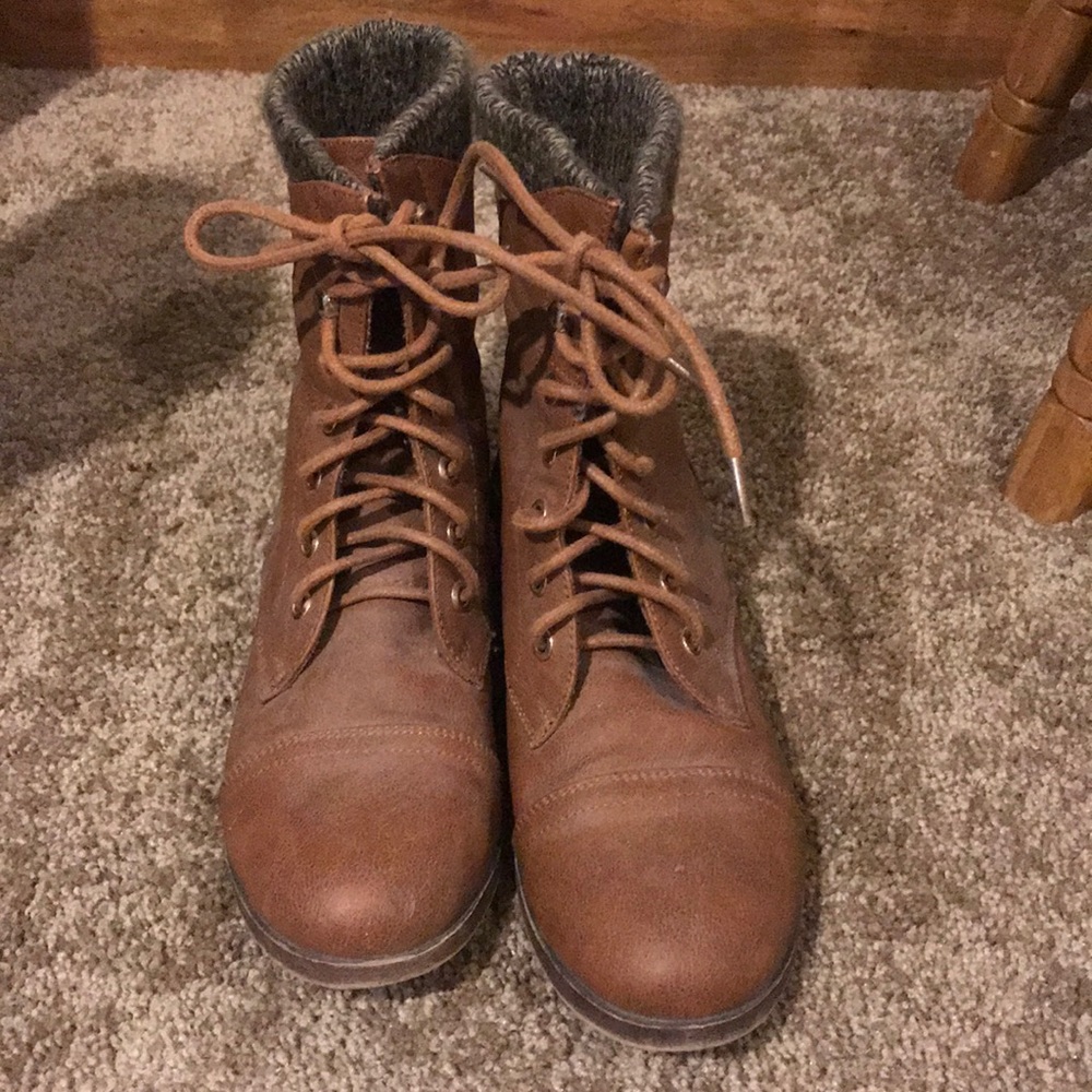 Combat boots